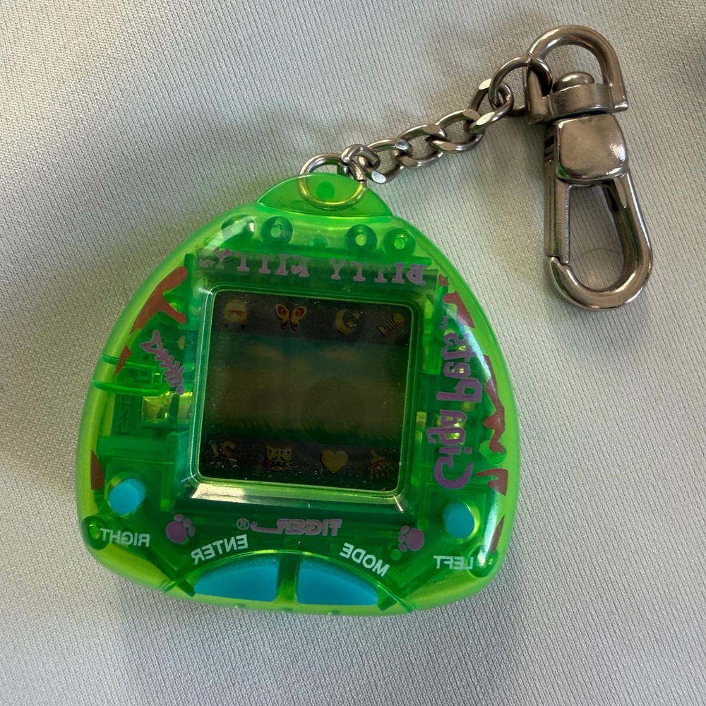 Tiger Electronics Giga Pets Bitty Kitty virtual pet keychain